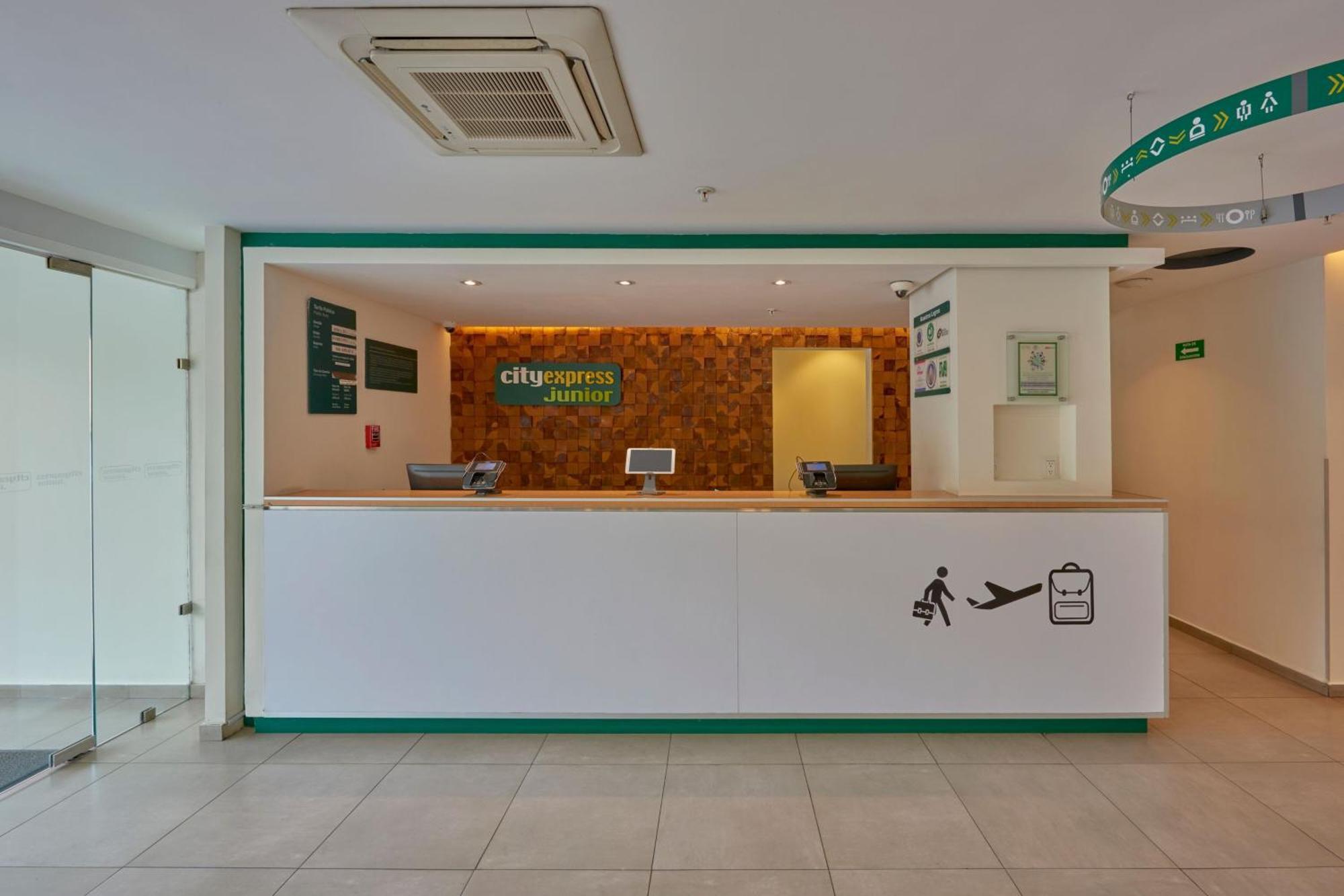 City Express Junior By Marriott Leon Centro De Convenciones Bagian luar foto