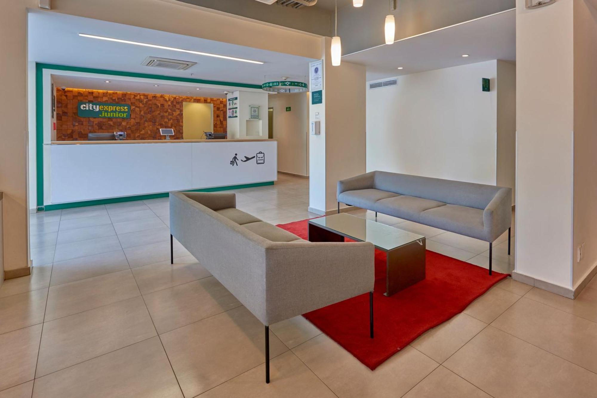 City Express Junior By Marriott Leon Centro De Convenciones Bagian luar foto