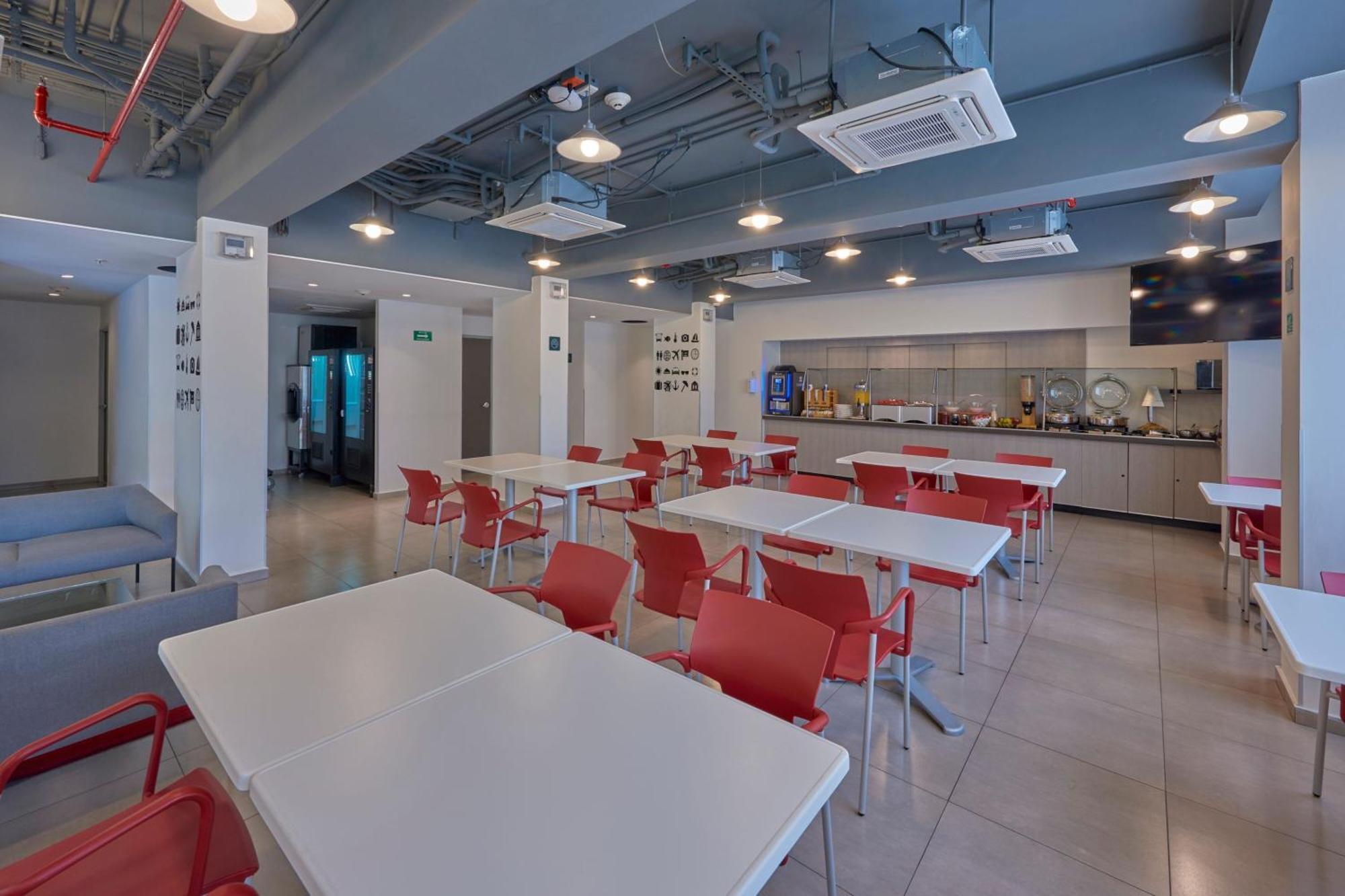 City Express Junior By Marriott Leon Centro De Convenciones Bagian luar foto