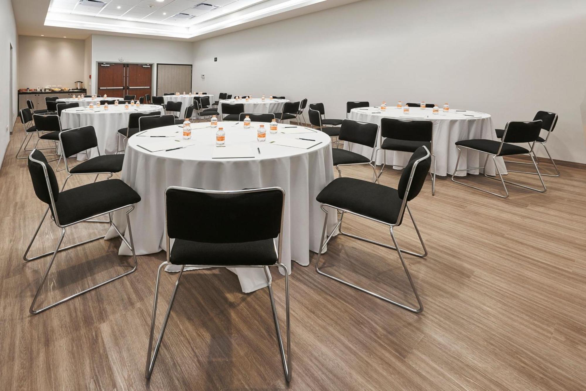 City Express Junior By Marriott Leon Centro De Convenciones Bagian luar foto