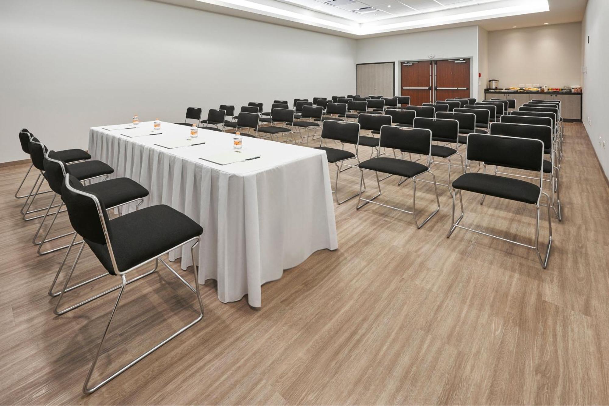 City Express Junior By Marriott Leon Centro De Convenciones Bagian luar foto