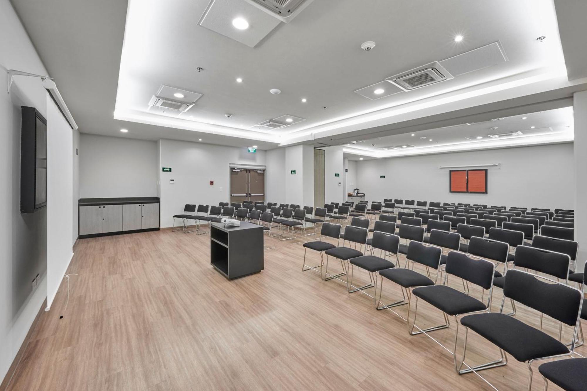 City Express Junior By Marriott Leon Centro De Convenciones Bagian luar foto