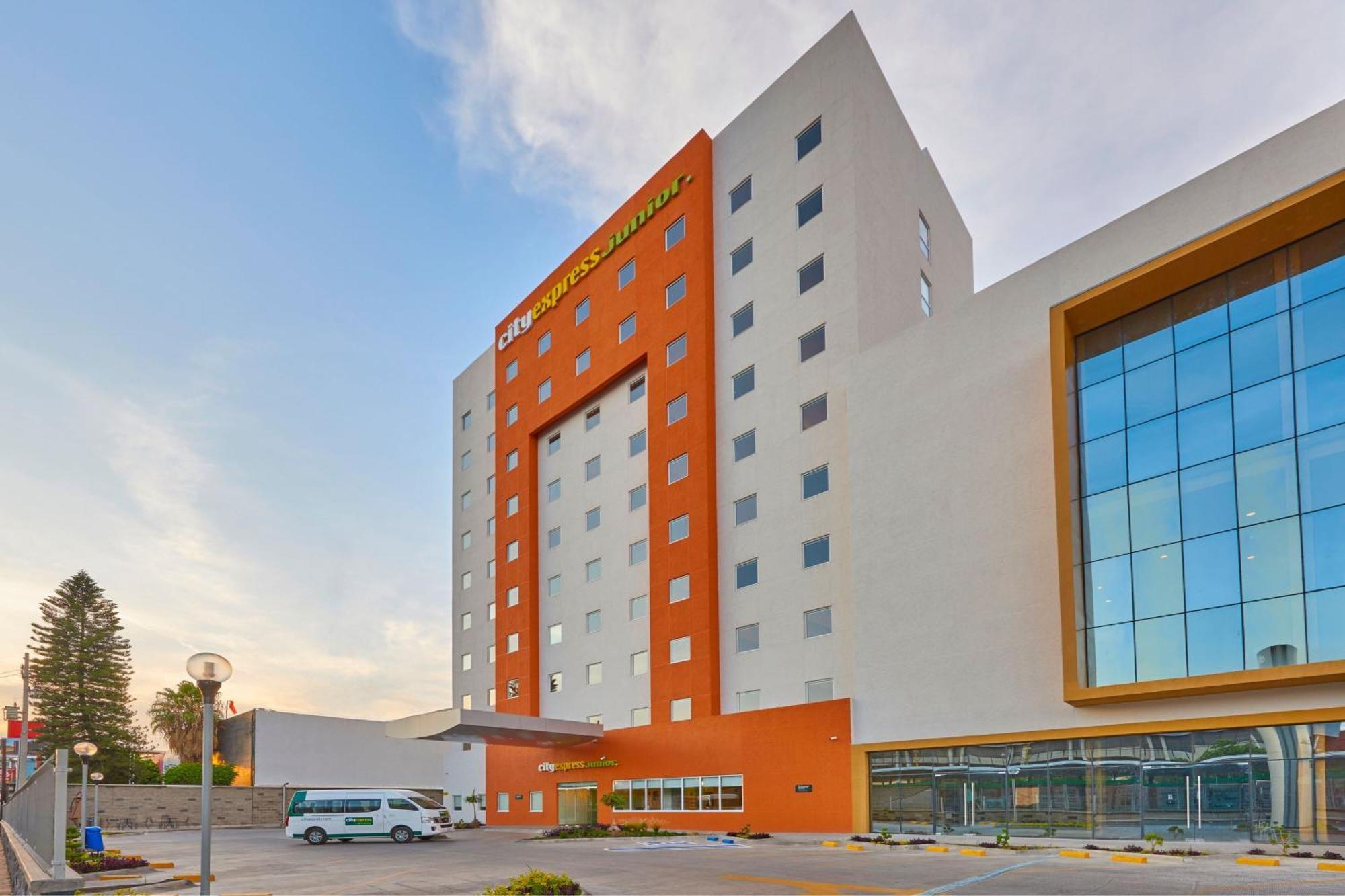 City Express Junior By Marriott Leon Centro De Convenciones Bagian luar foto