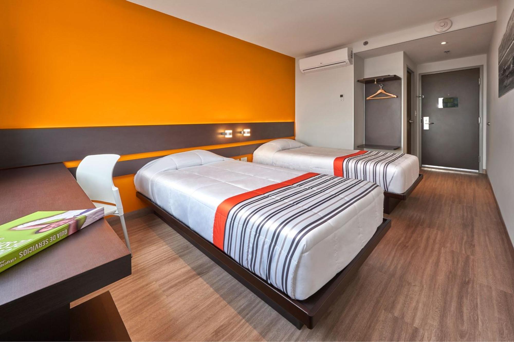 City Express Junior By Marriott Leon Centro De Convenciones Bagian luar foto