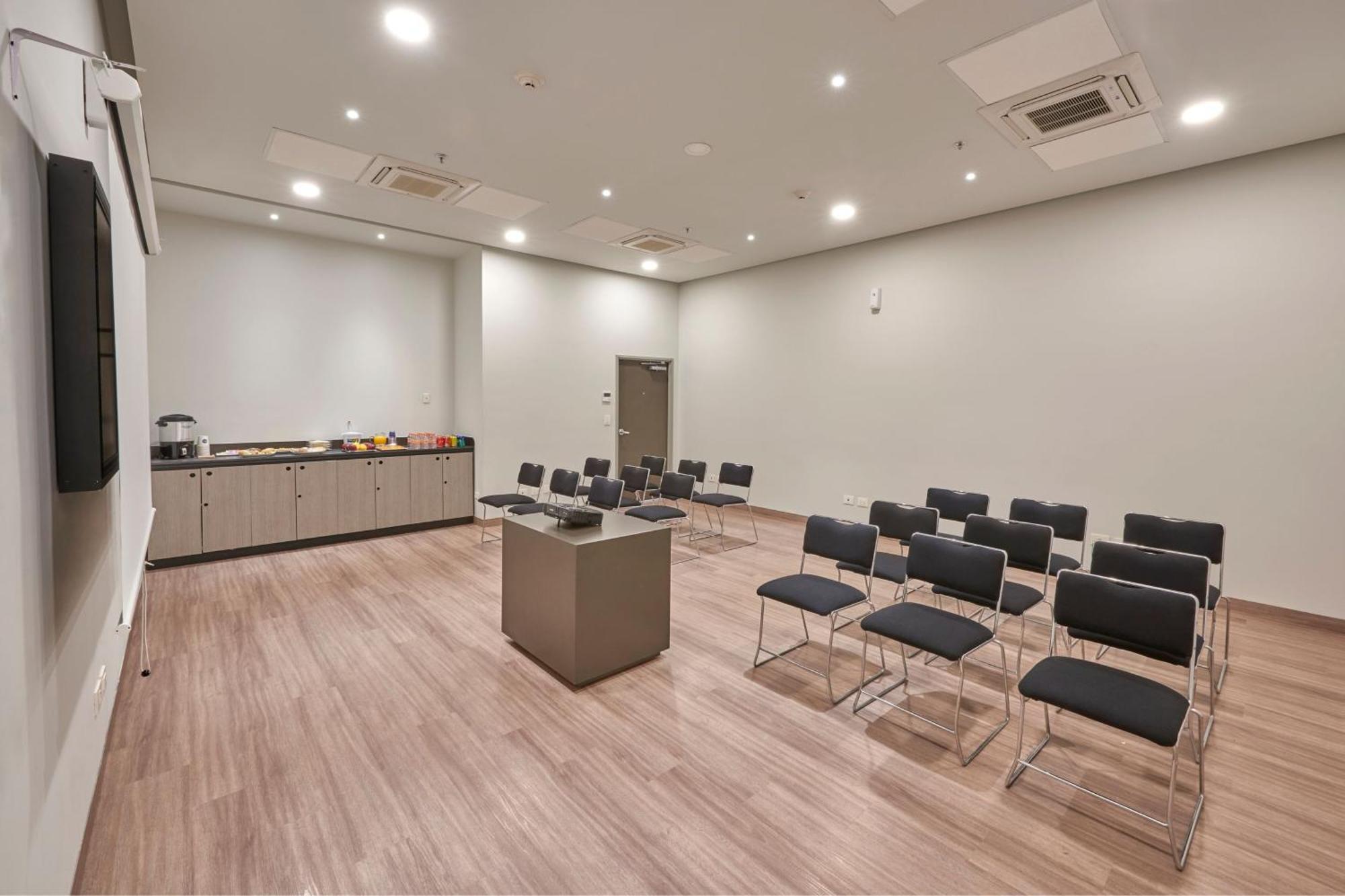 City Express Junior By Marriott Leon Centro De Convenciones Bagian luar foto