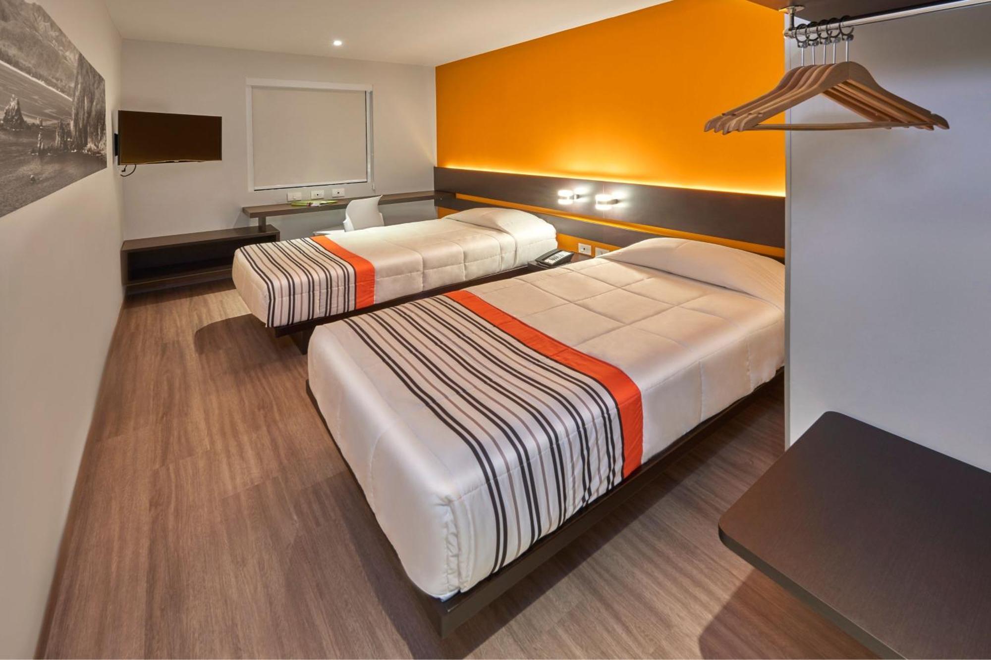 City Express Junior By Marriott Leon Centro De Convenciones Bagian luar foto